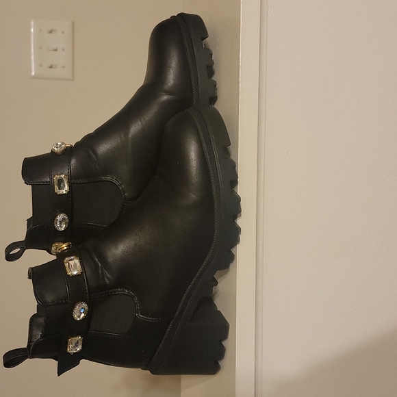 Catherine Malandrino Shoes - Ladies blk chunky studded ankle boots